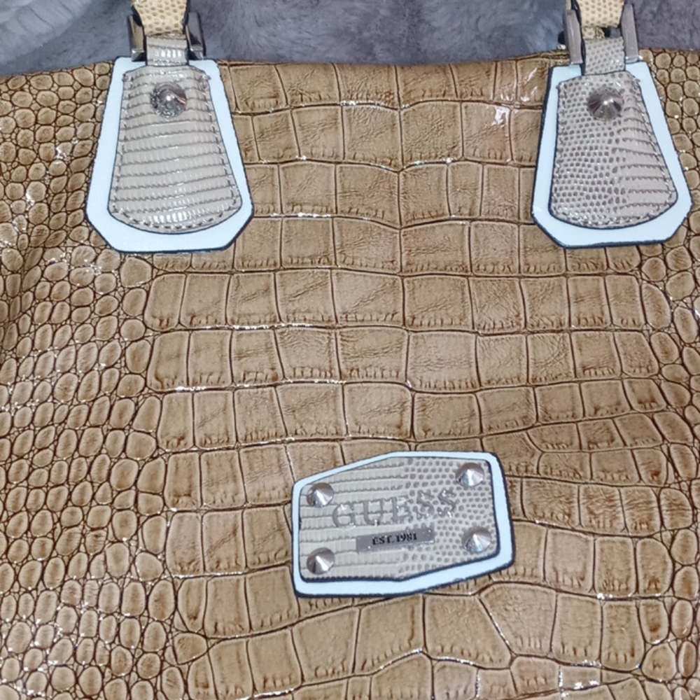 Guess Handbag - Picture 2 of 3